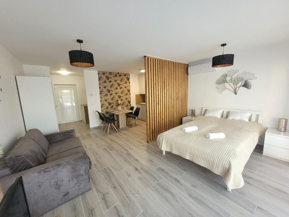 Bed, Living room, Photo of the whole room, Bedroom