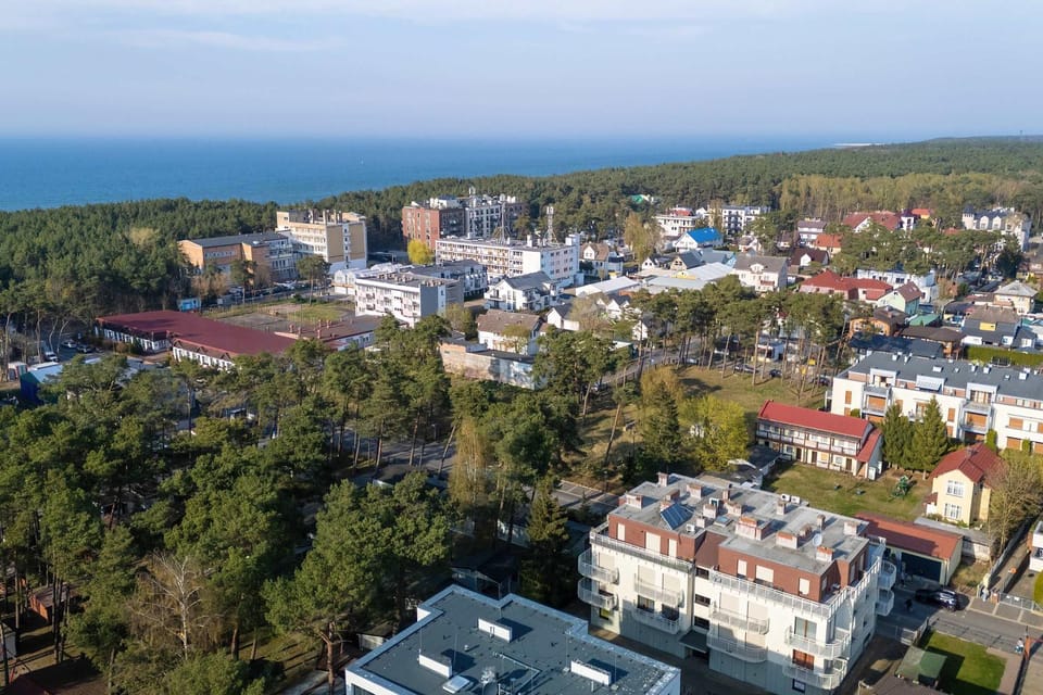 Property building, Nearby landmark, Day, Neighbourhood, Natural landscape, Bird's eye view, City view, Sea view, Street view, Location