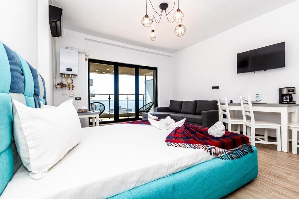 Bed, TV and multimedia, Photo of the whole room, Seating area, Dining area, Bedroom