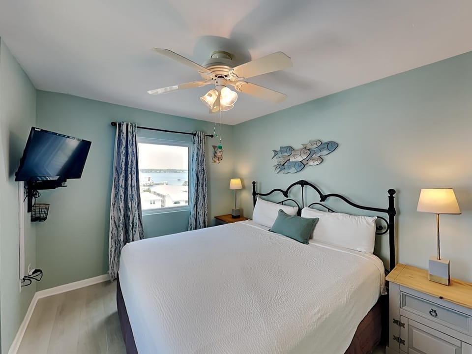Bed, TV and multimedia, View (from property/room), Bedroom, Sea view, furniture