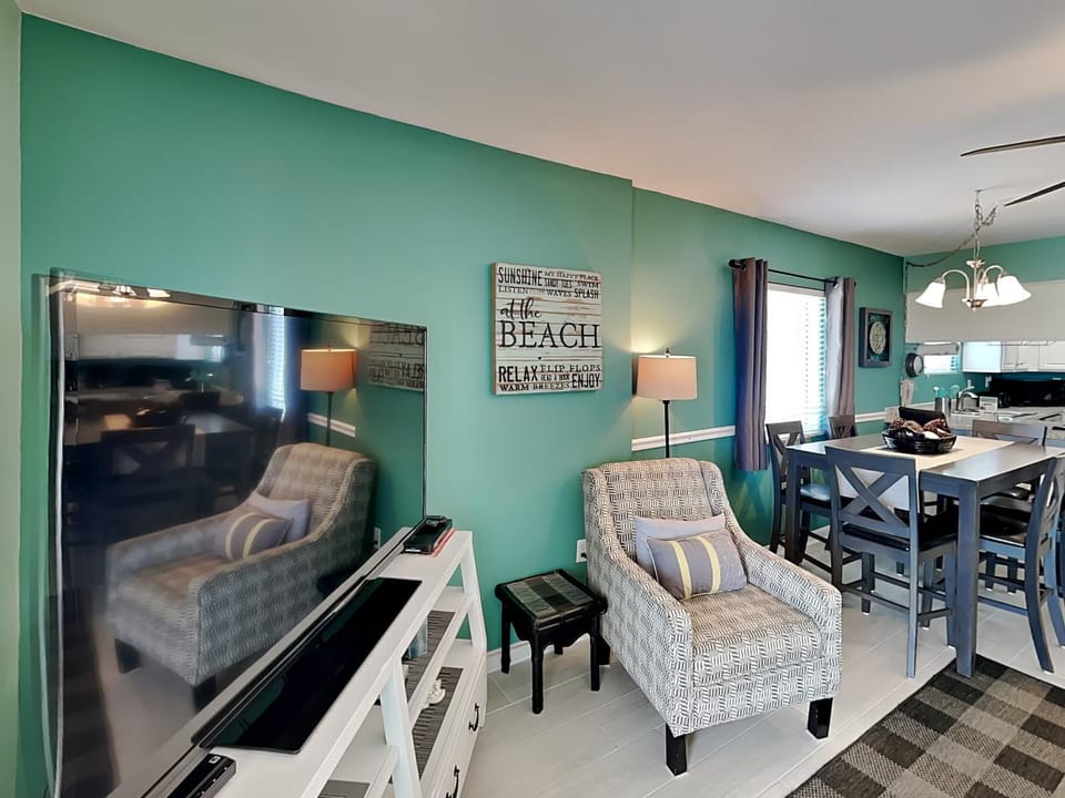 TV and multimedia, Living room, Seating area, Dining area, furniture