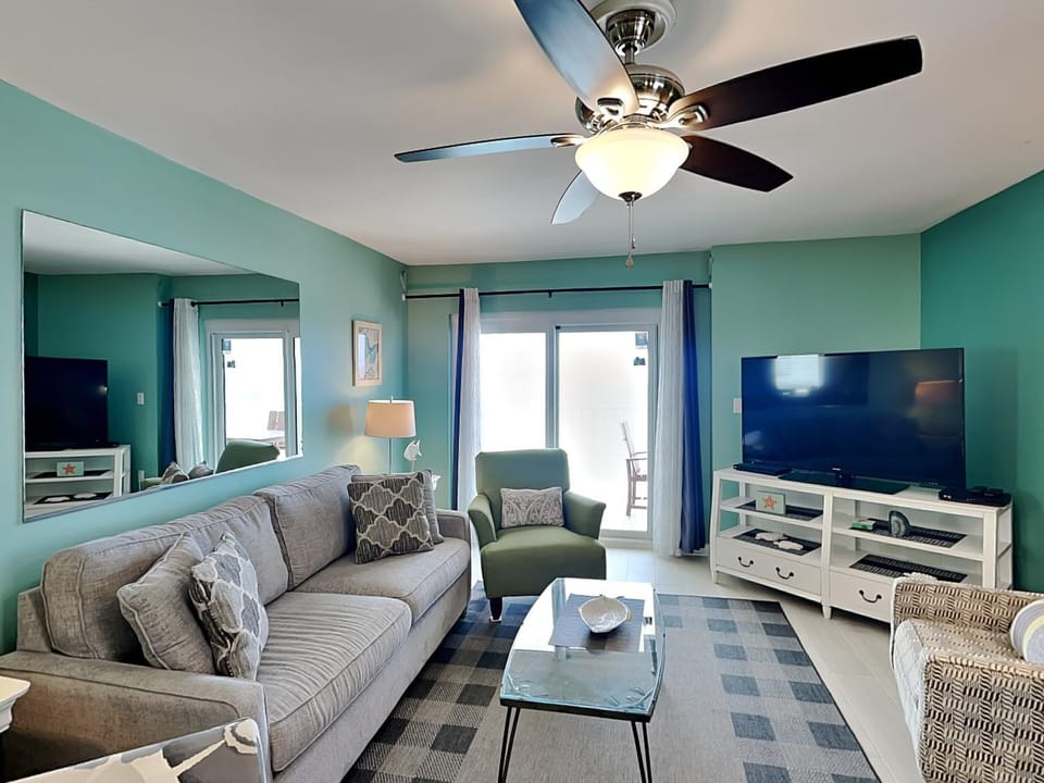 TV and multimedia, Balcony/Terrace, Living room, Seating area, furniture