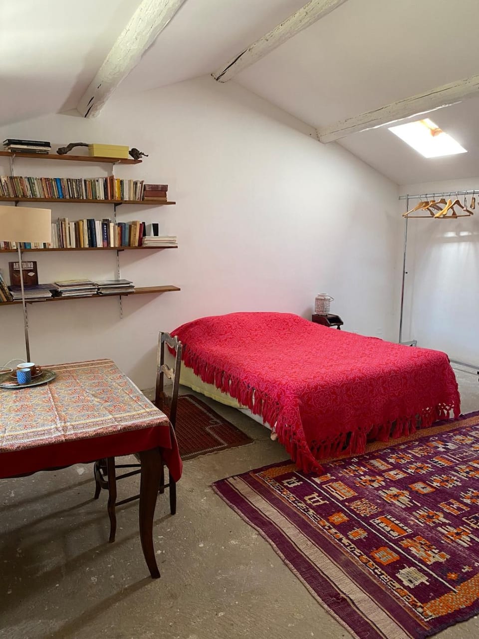 Bed, Library, Photo of the whole room, Seating area, Bedroom