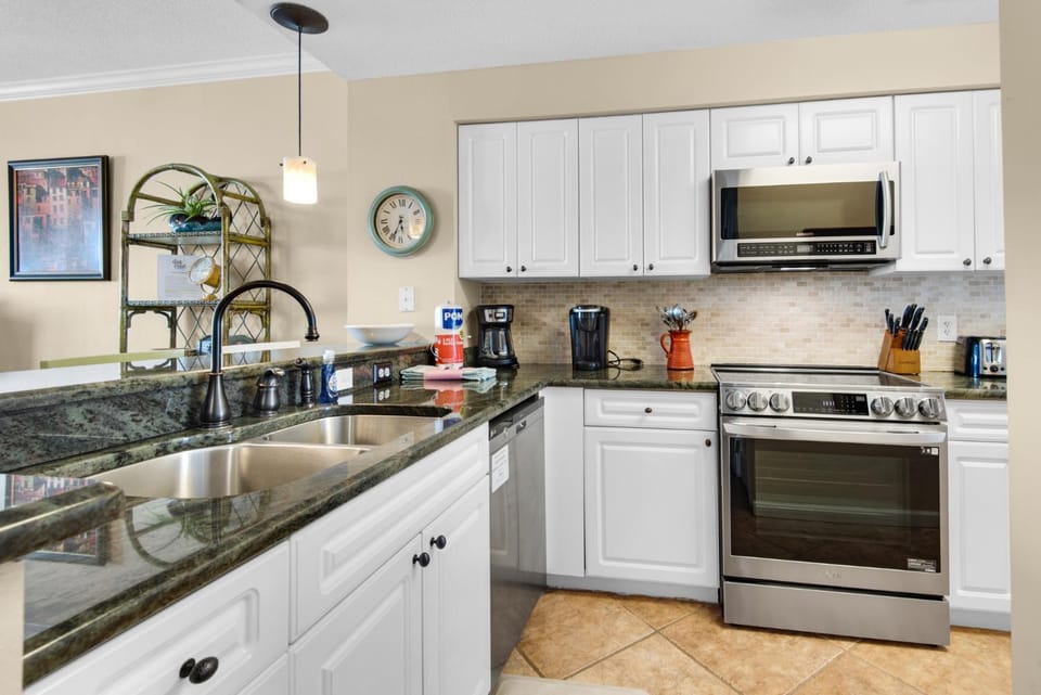 Awesome Tranquility by Gulf Coast Getaways Apartment in Pensacola Beach