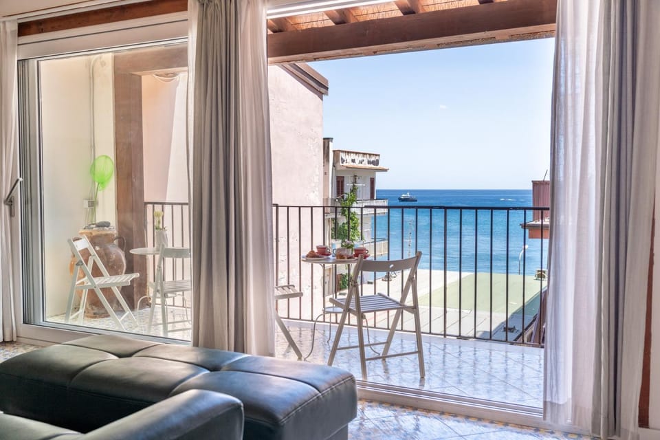 Patio, View (from property/room), Balcony/Terrace, Dining area, Sea view
