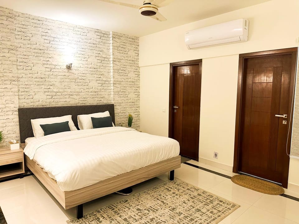 Bed, Photo of the whole room, Bedroom, air conditioner