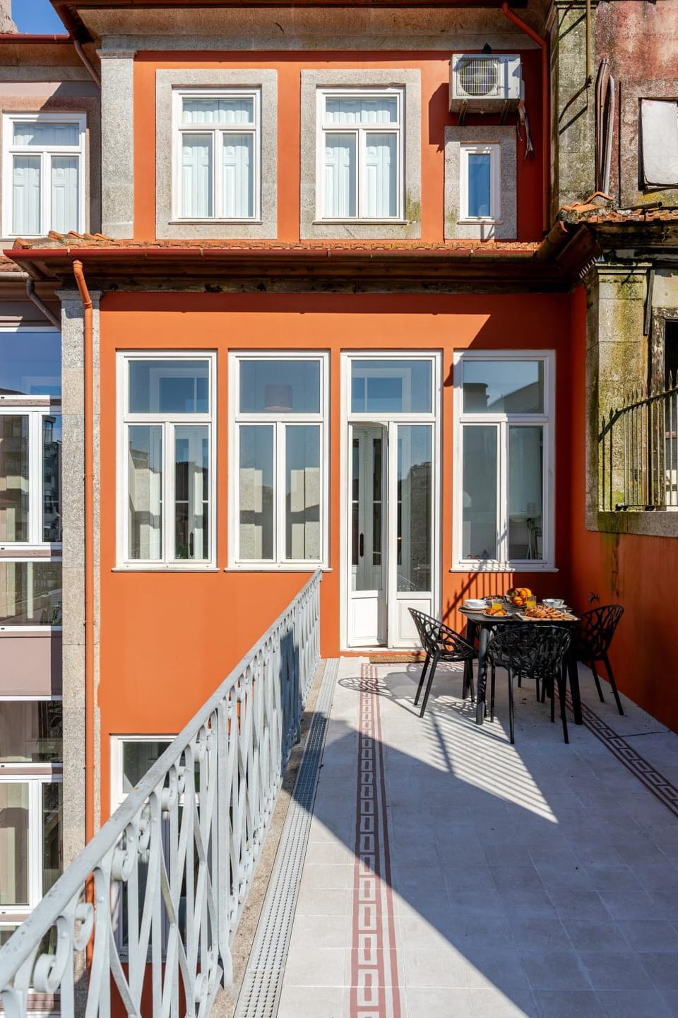Property building, View (from property/room), Balcony/Terrace, Dining area