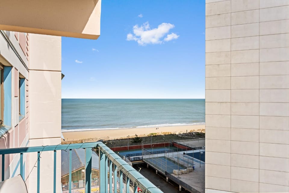 Ocean City Getaway Capri 2BR w Ocean Views, Pool, Fitness Center House in Ocean City
