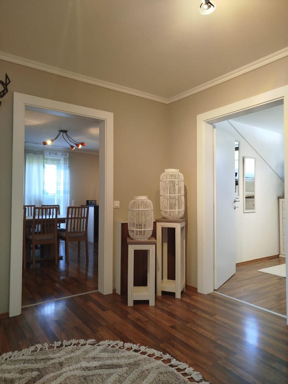 Seating area, Dining area