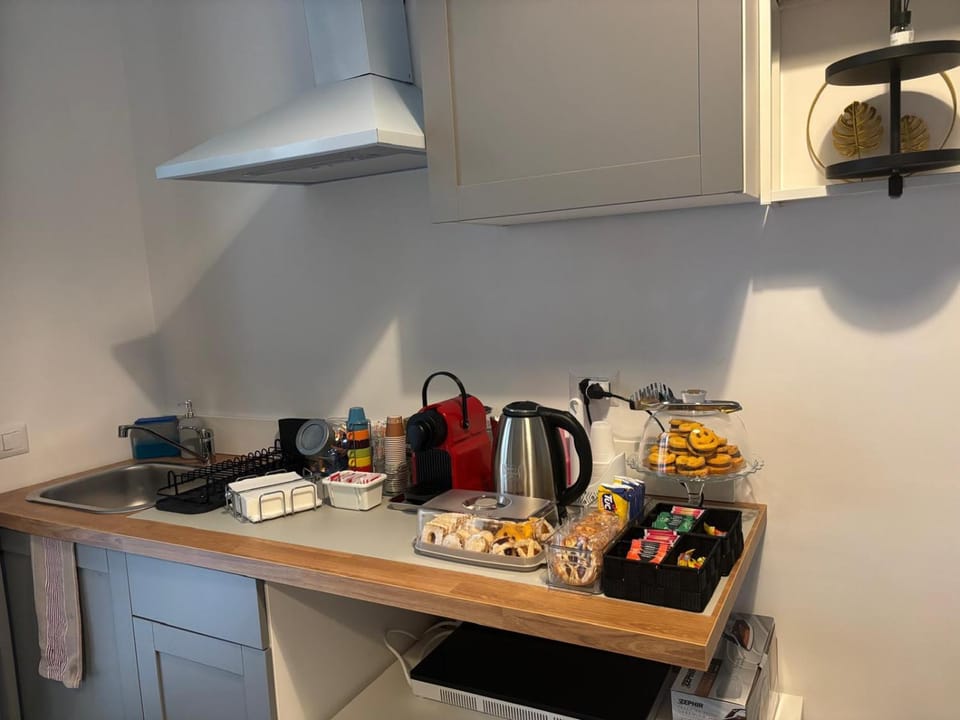 Coffee/tea facilities, Food and drinks, Food, toaster