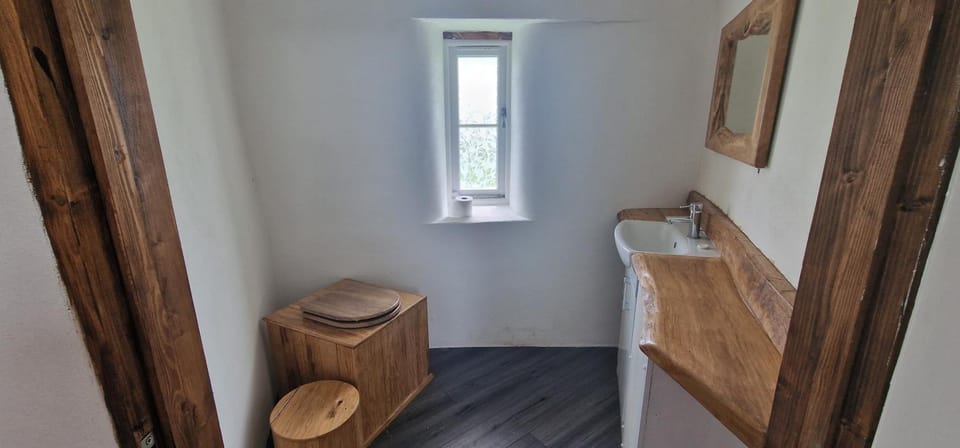 Buzzards Nest Glamping Hazel Campground/ 
RV Resort in Taunton Deane