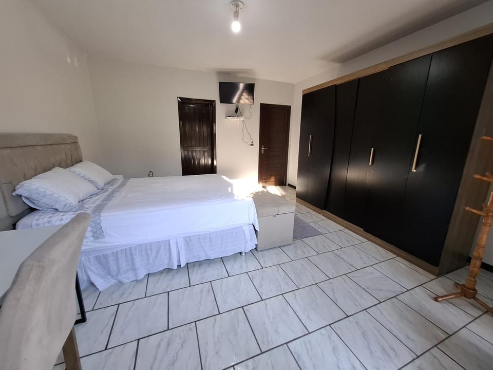 Bed, Photo of the whole room, wardrobe