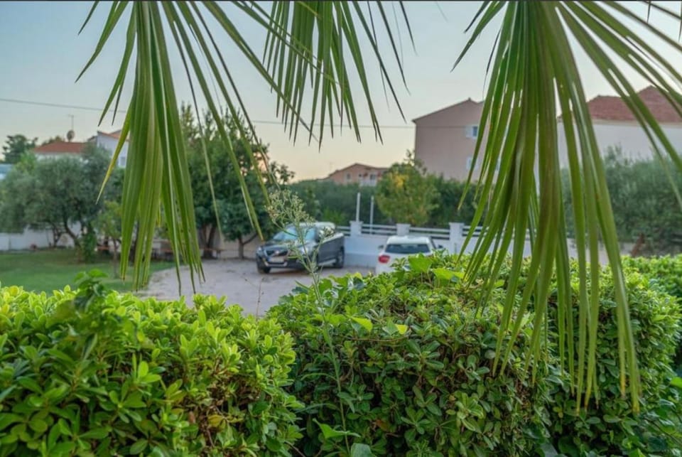 Garden view, Parking