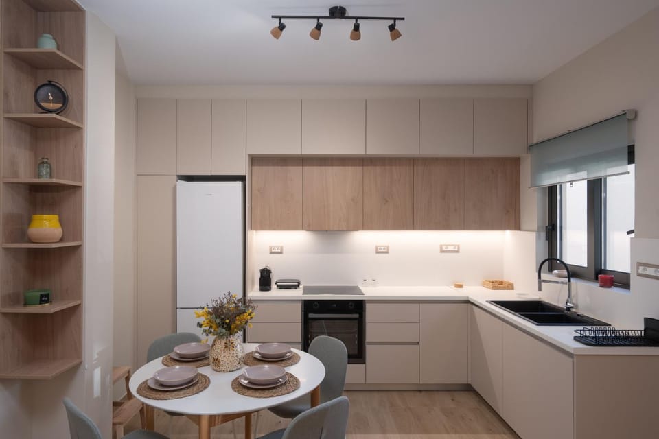 Kitchen or kitchenette, Dining area, dishwasher, oven, stove