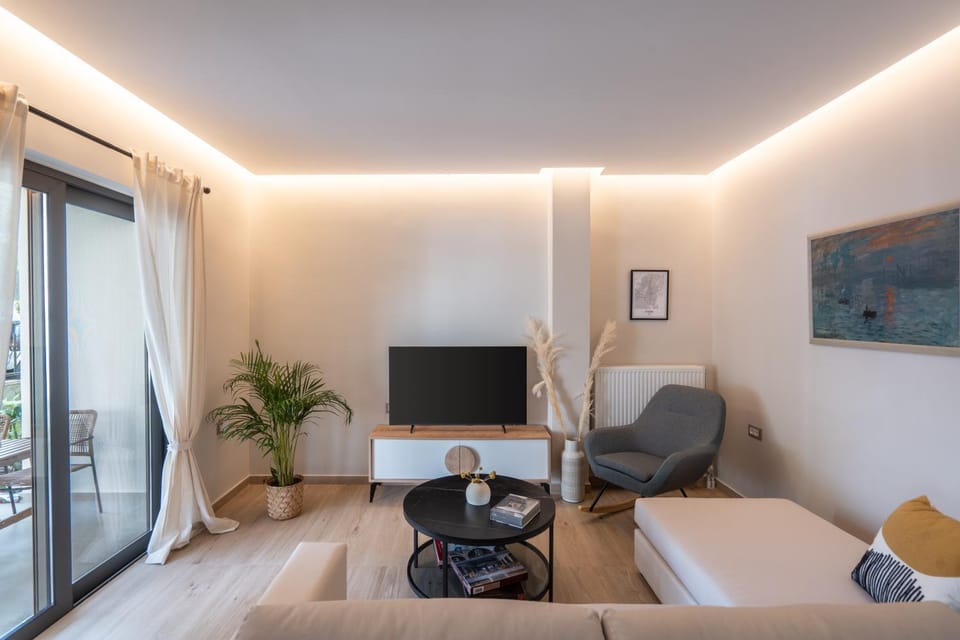 TV and multimedia, Living room, Seating area, Evening entertainment