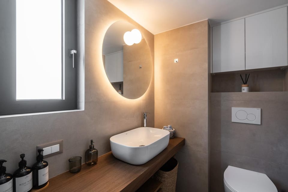 Toilet, Bathroom, towels