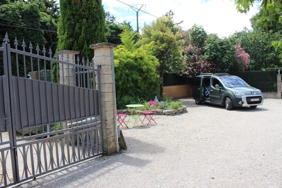 PROVENCE VAUCLUSE VELLERON Superbe maison avec piscine tout confort House in Le Thor