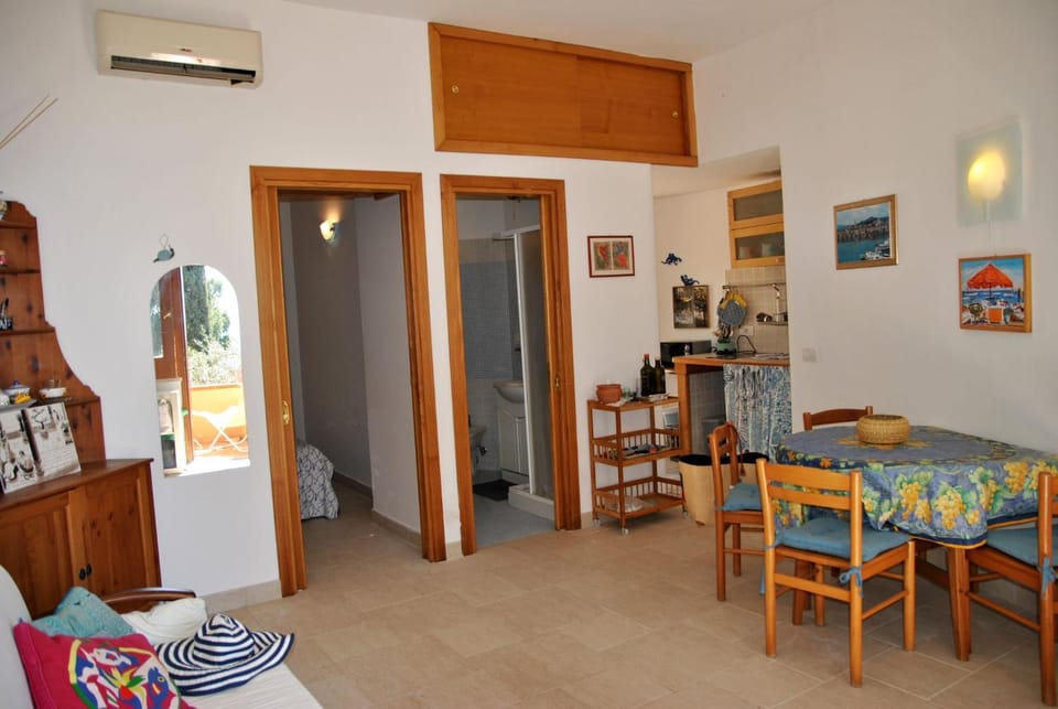 Living room, Decorative detail, Dining area