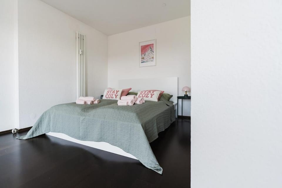 4 BR Apartment - ZENTRAL - GERÄUMIG - KÜCHE - TERRASSE - WIFI - KAFFEE - PARKHAUS Apartment in Wiesbaden