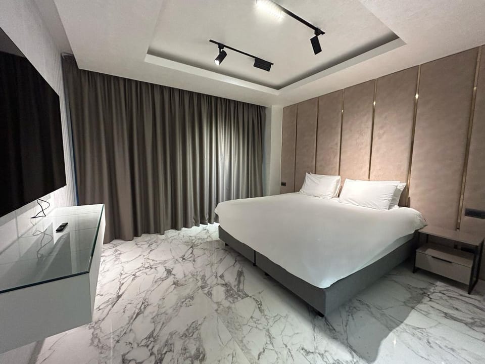 Photo of the whole room, wardrobe