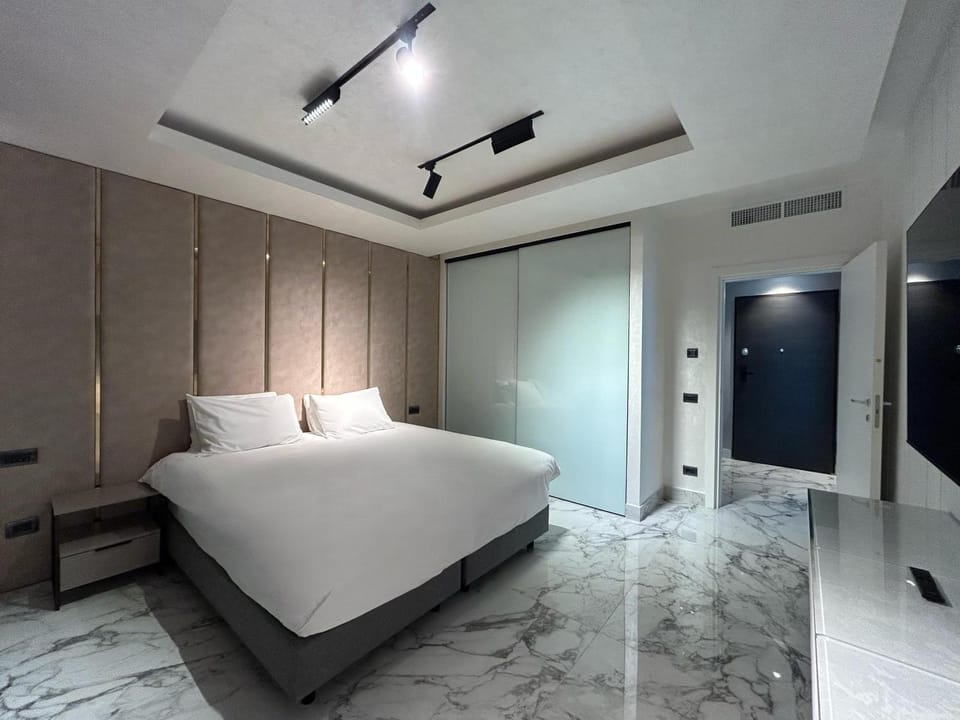 Bed, TV and multimedia, Photo of the whole room, Bedroom, wardrobe