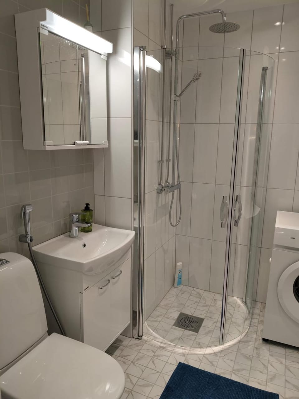 Shower, Toilet, Bathroom, washing machine