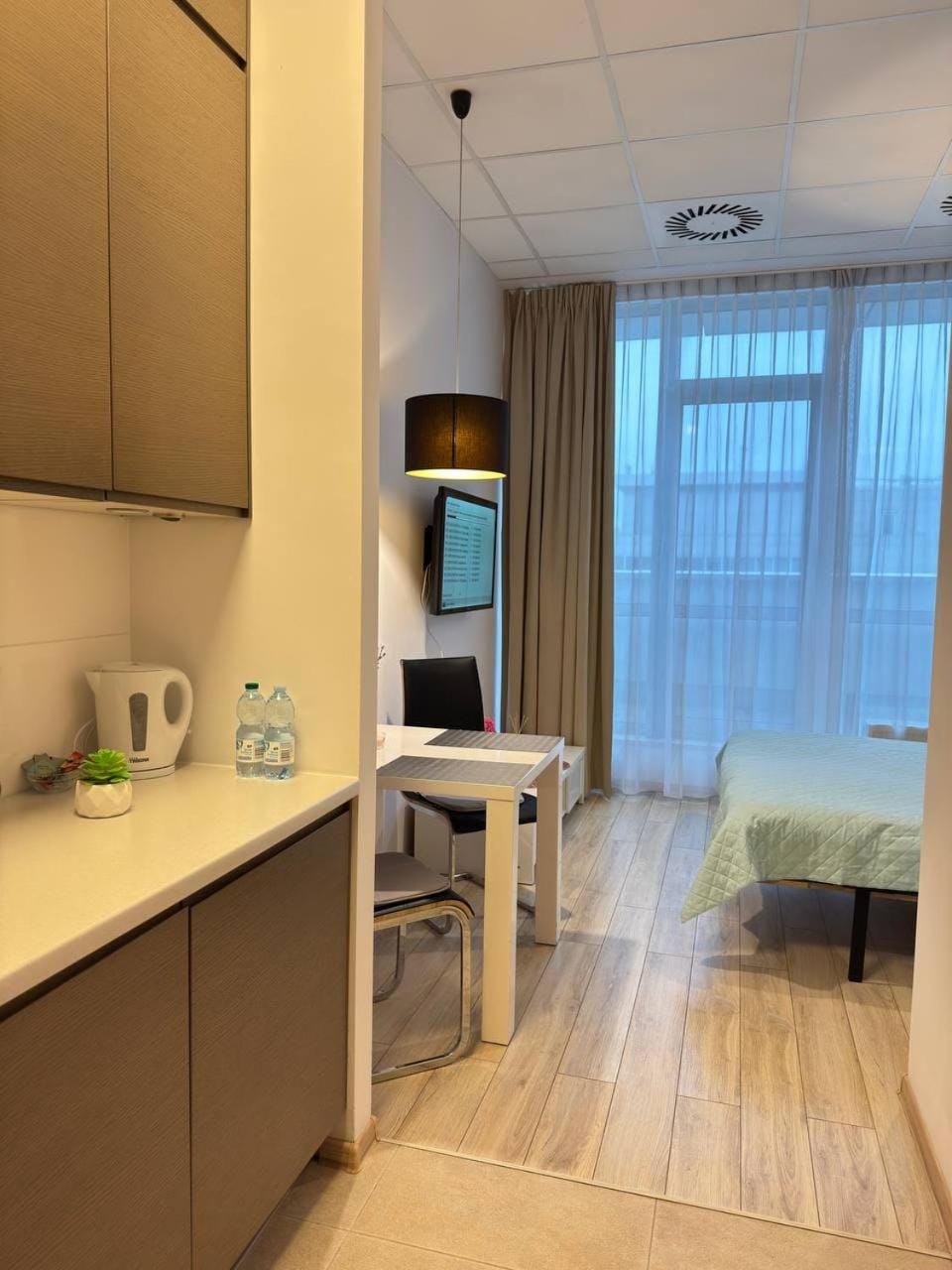 Bed, TV and multimedia, Kitchen or kitchenette, Photo of the whole room, Bedroom