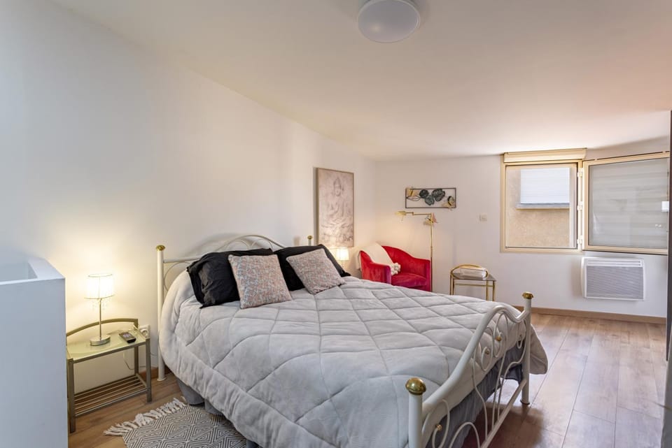 Living room, Bedroom