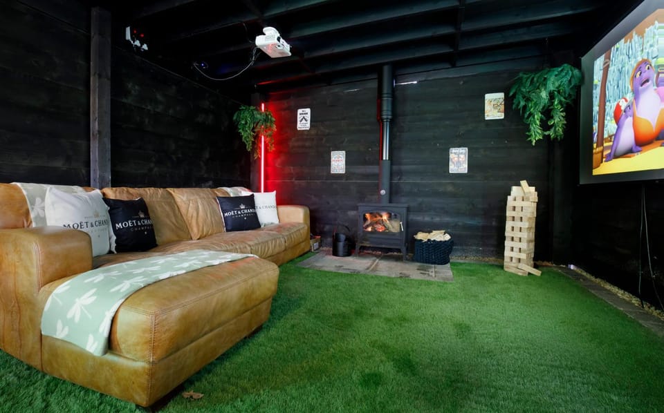 TV and multimedia, Seating area