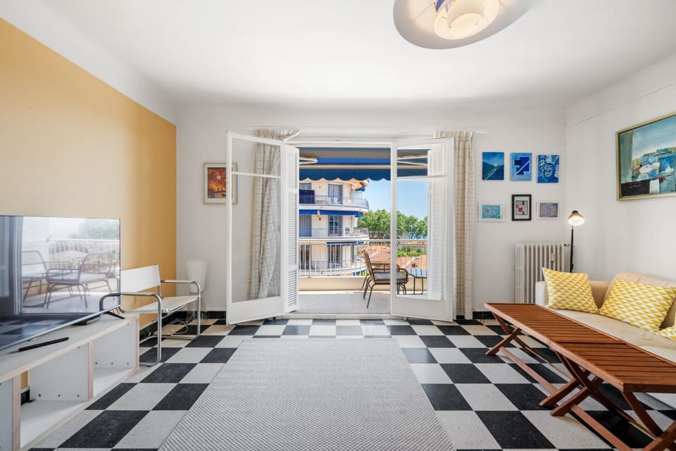 Sunny apartment with balcony Apartment in Menton