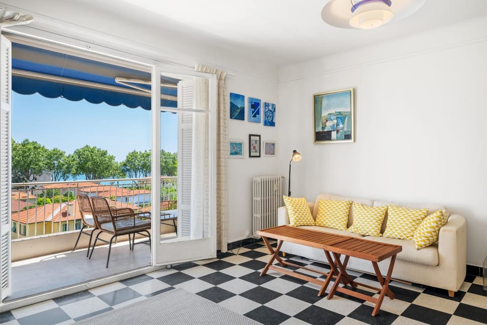 Sunny apartment with balcony Apartment in Menton