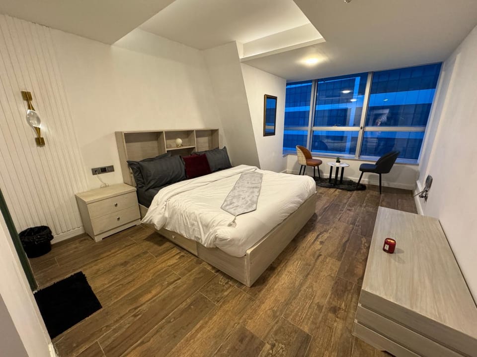 Bed, TV and multimedia, Bedroom