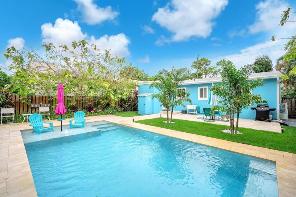 The Frolics -Stunning Wilton Manors Pool Home House in Wilton Manors