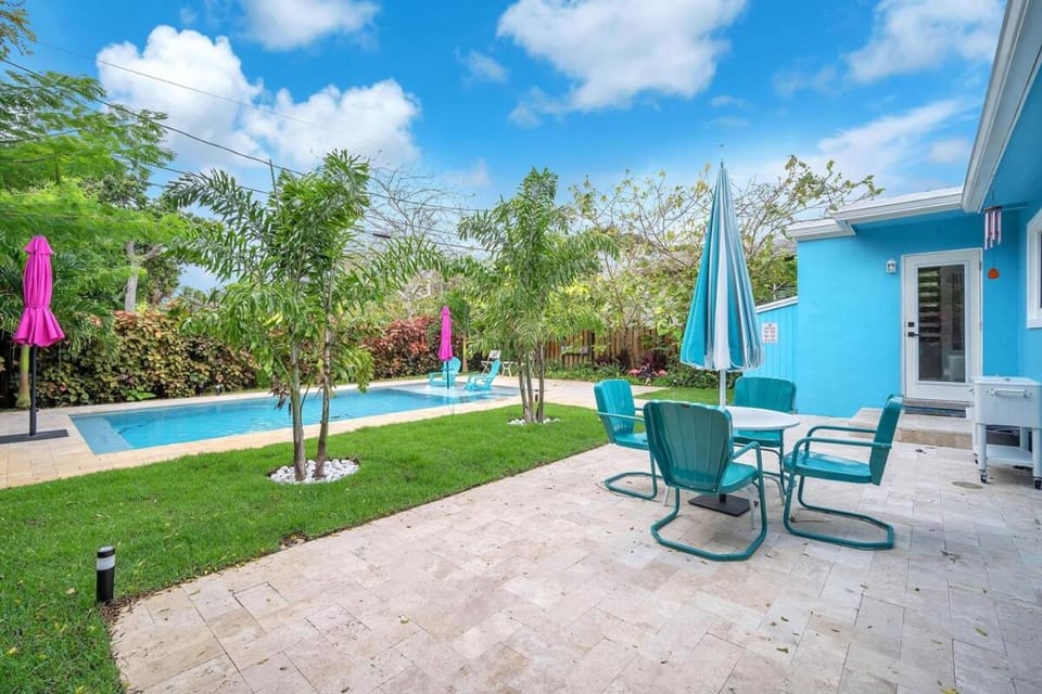 The Frolics -Stunning Wilton Manors Pool Home House in Wilton Manors