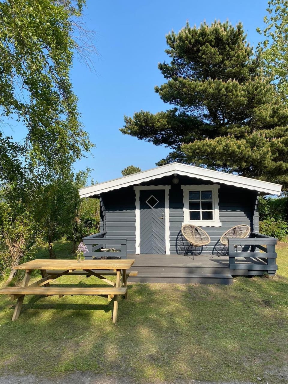 Property building, Day, Garden