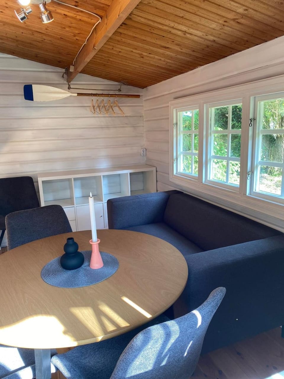 Seating area, Dining area