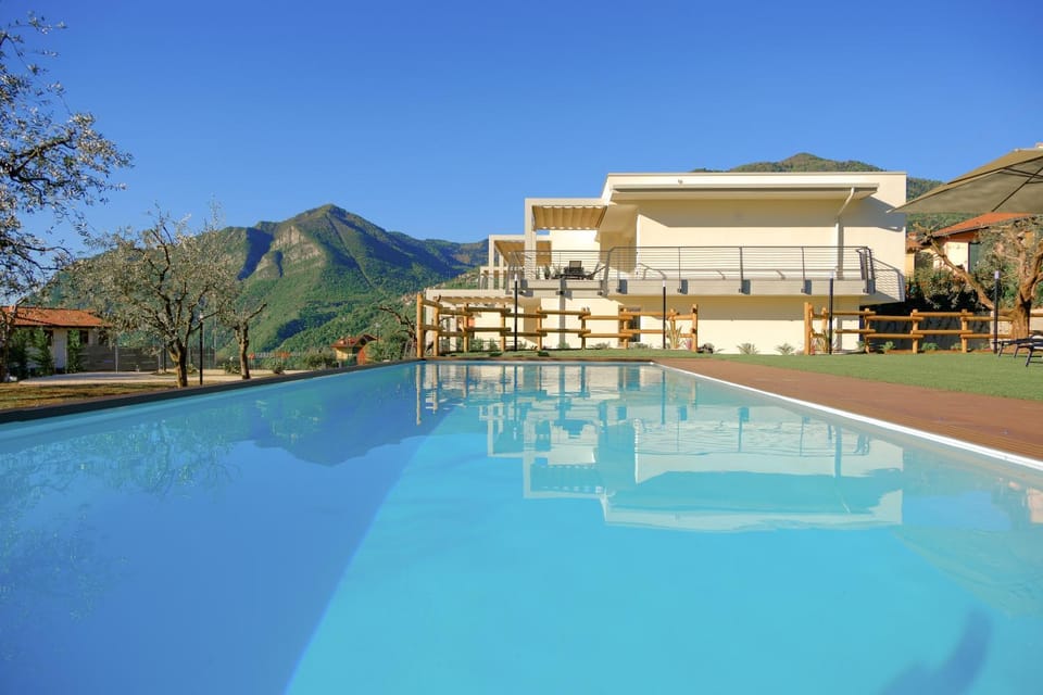 Swimming pool, sunbed
