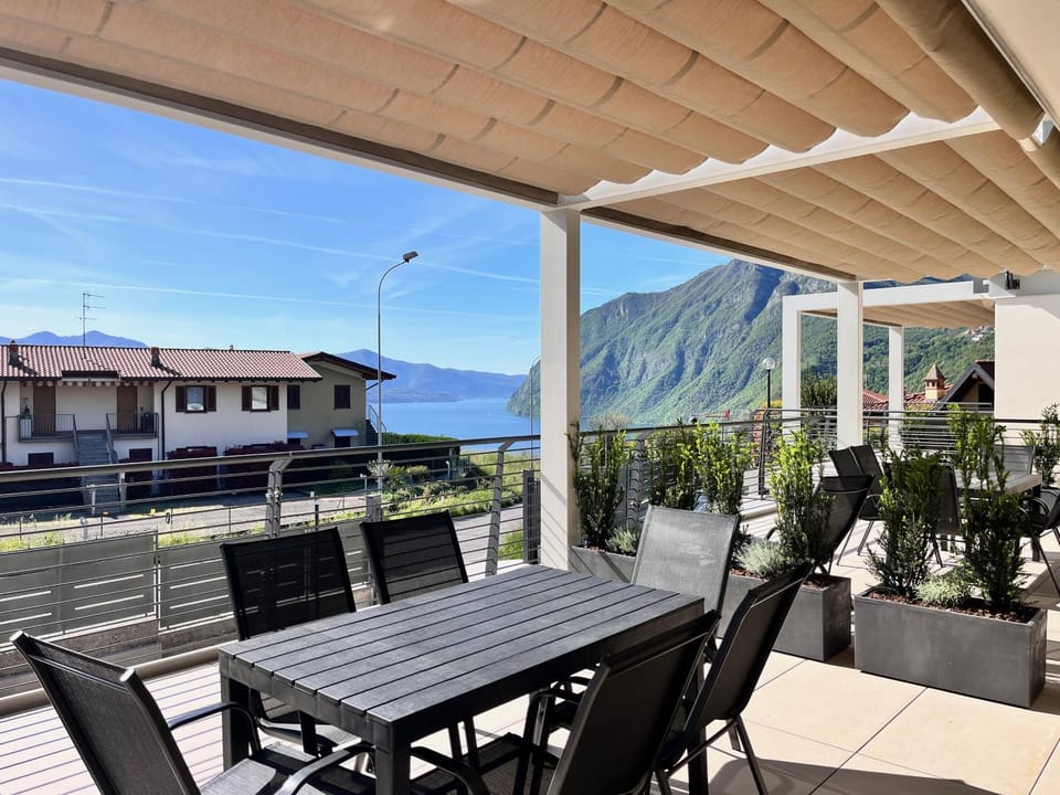 View (from property/room), Balcony/Terrace, Dining area, Mountain view, Sea view
