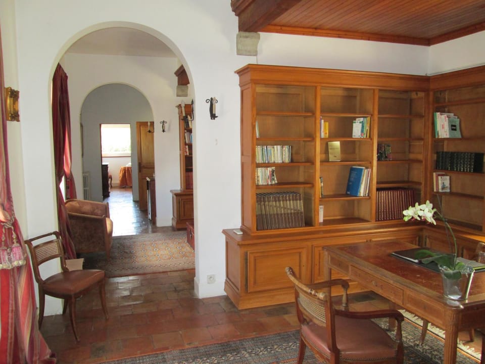 Appartement dans l'aile du château 130M2 6 personnes Apartment in Occitanie