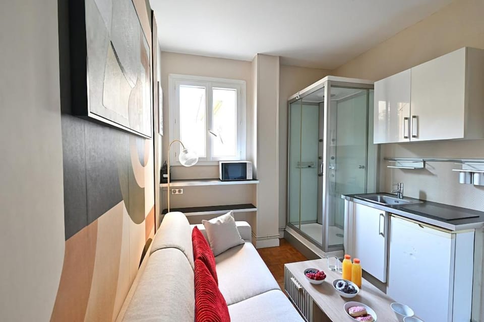 Kitchen or kitchenette, Living room, Photo of the whole room