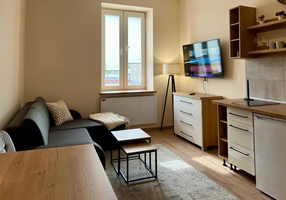 TV and multimedia, Kitchen or kitchenette, Living room, Seating area, Dining area