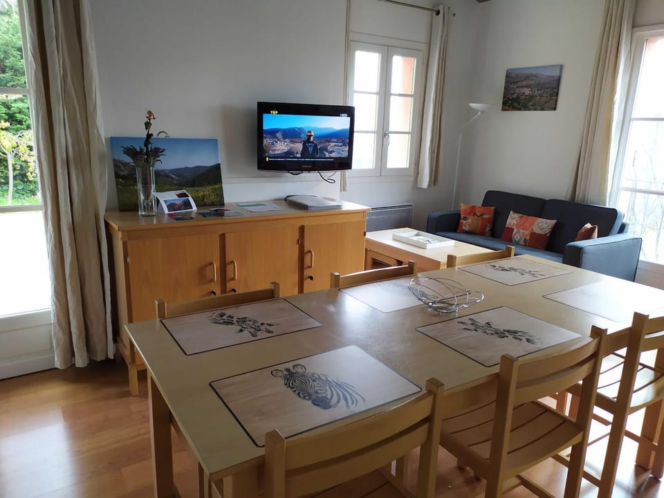 Communal lounge/ TV room, Dining area