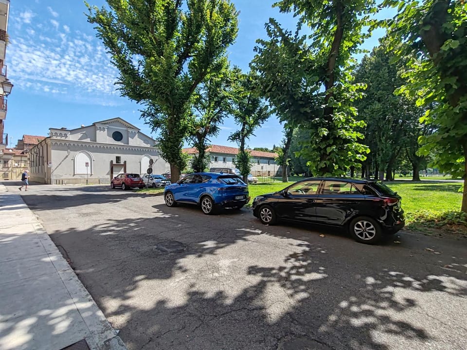 Property building, Neighbourhood, Street view, Parking
