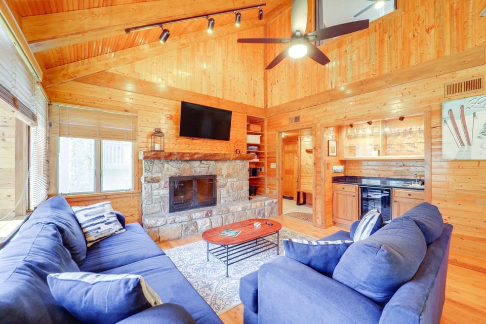 Sugar Mountain Base: Walk to the Slopes! House in Sugar Mountain