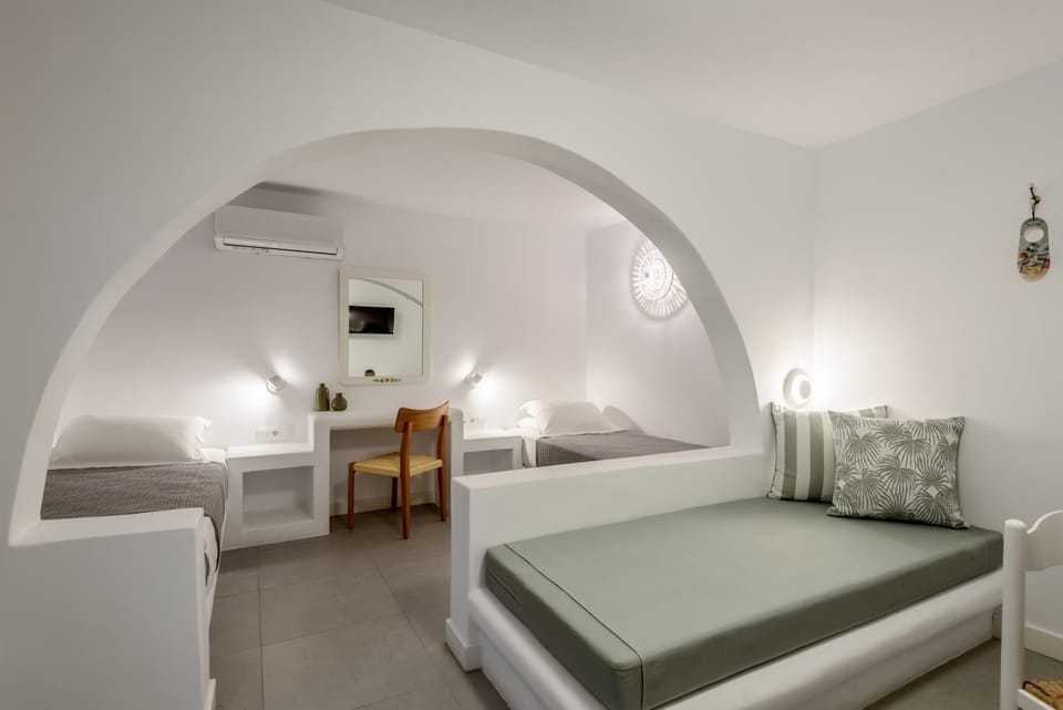 Bed, Living room, Photo of the whole room
