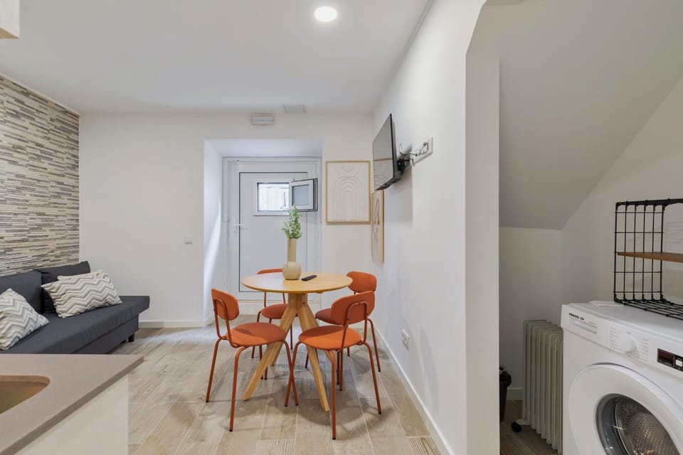 Kitchen or kitchenette, Living room, Seating area, washing machine