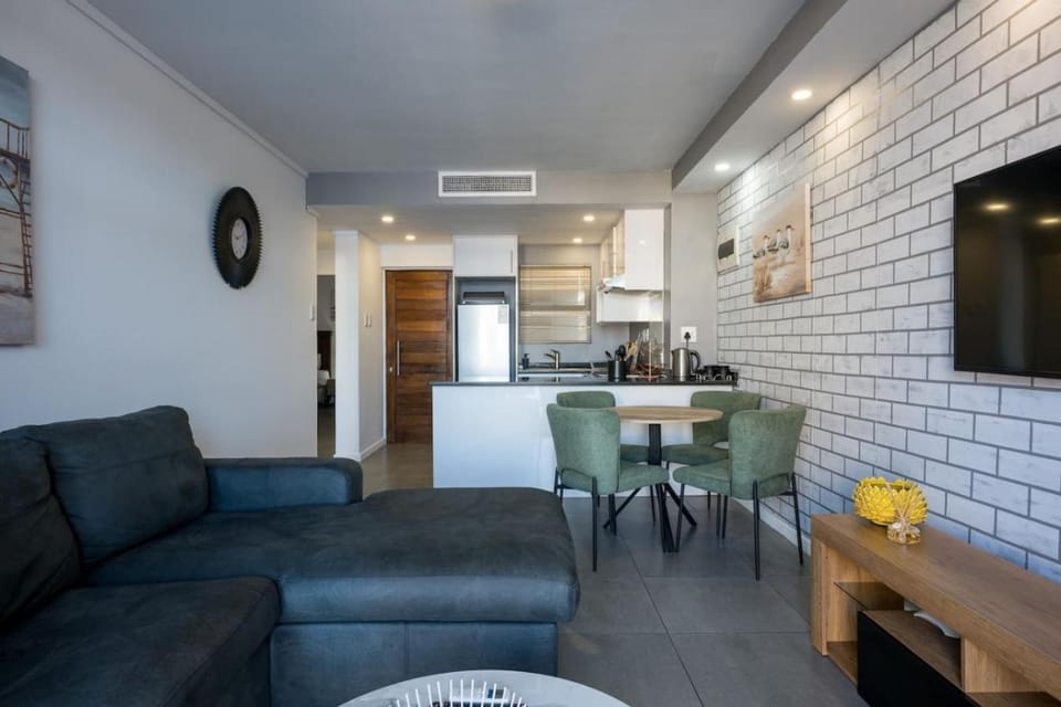 TV and multimedia, Living room, Seating area, air conditioner