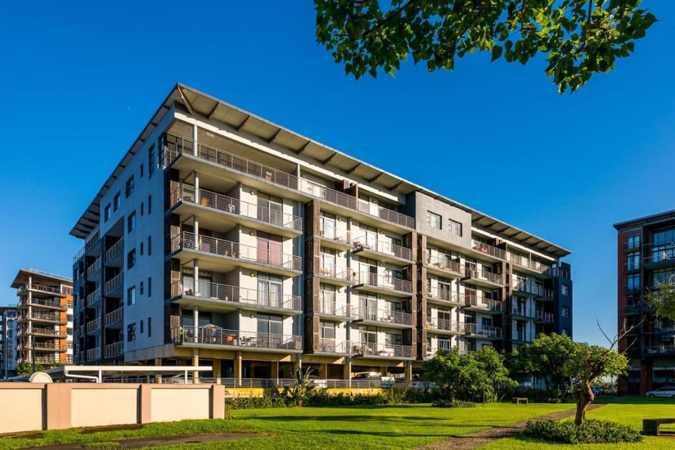 Property building, Natural landscape, Garden view