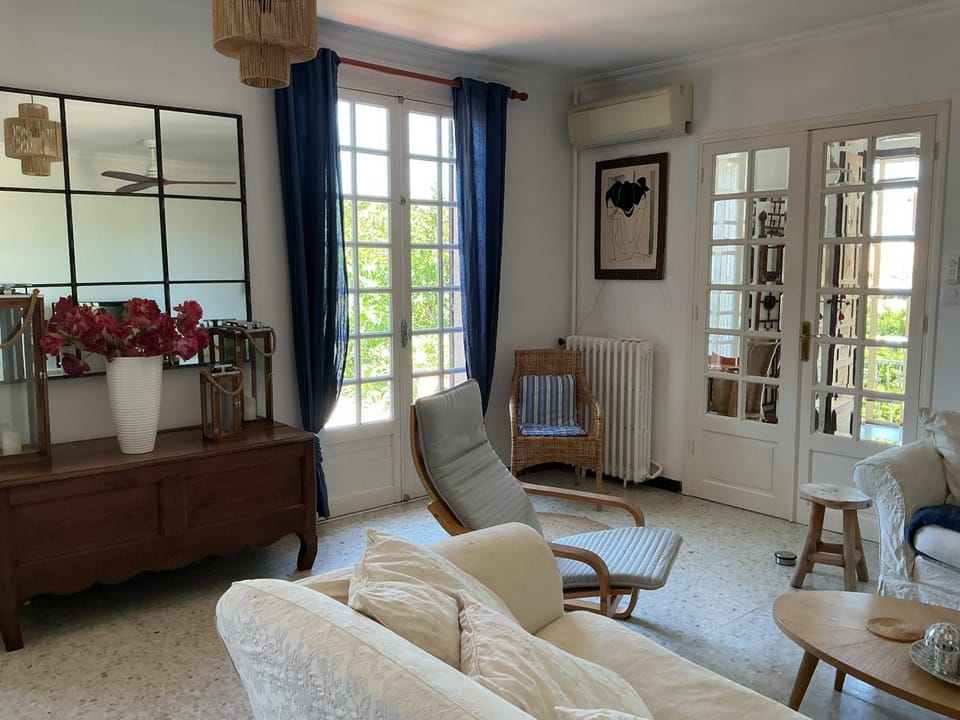 Le Doul Jolie villa au calme climatisée grande piscine jardin House in Narbonne