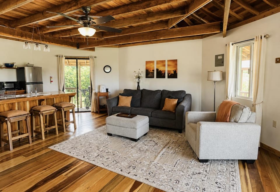 Hummingbird Ridge 2 Cottages Mountain Views House in Stann Creek District